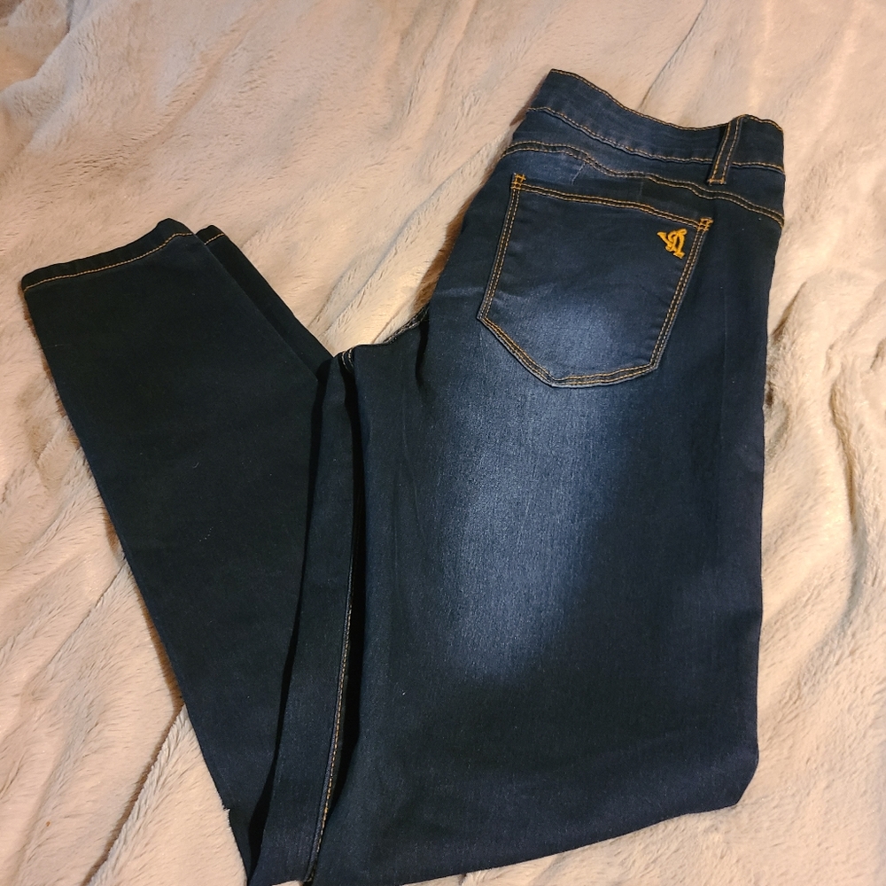 Dark skinny jeans